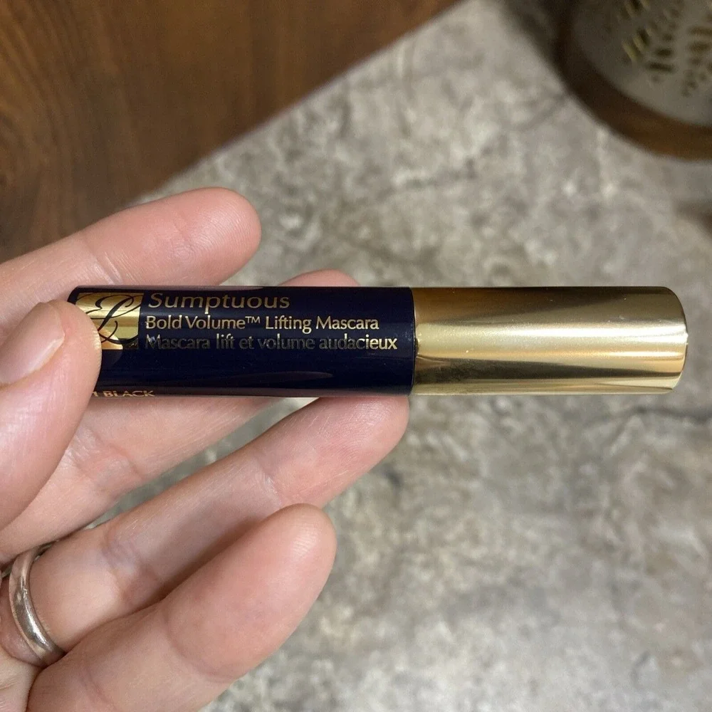 Estee‎ Lauder SUMPTUOUS Bold Volume Lifting Mascara 01 BLACK .01 oz /2.8 mL. New